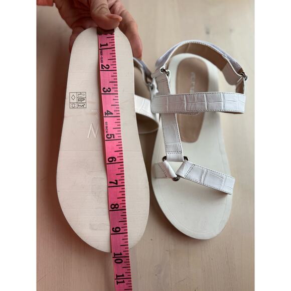 Stuart Weitzman ivory Vail Croc Embossed Sport Sandal size 7 - Picture 6 of 8